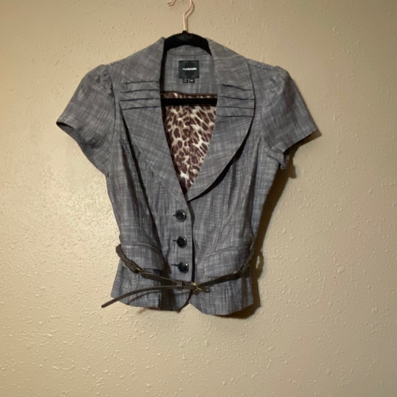 High Waisted Beautiful Detailed Jacket w Belt - Picture 2 of 6